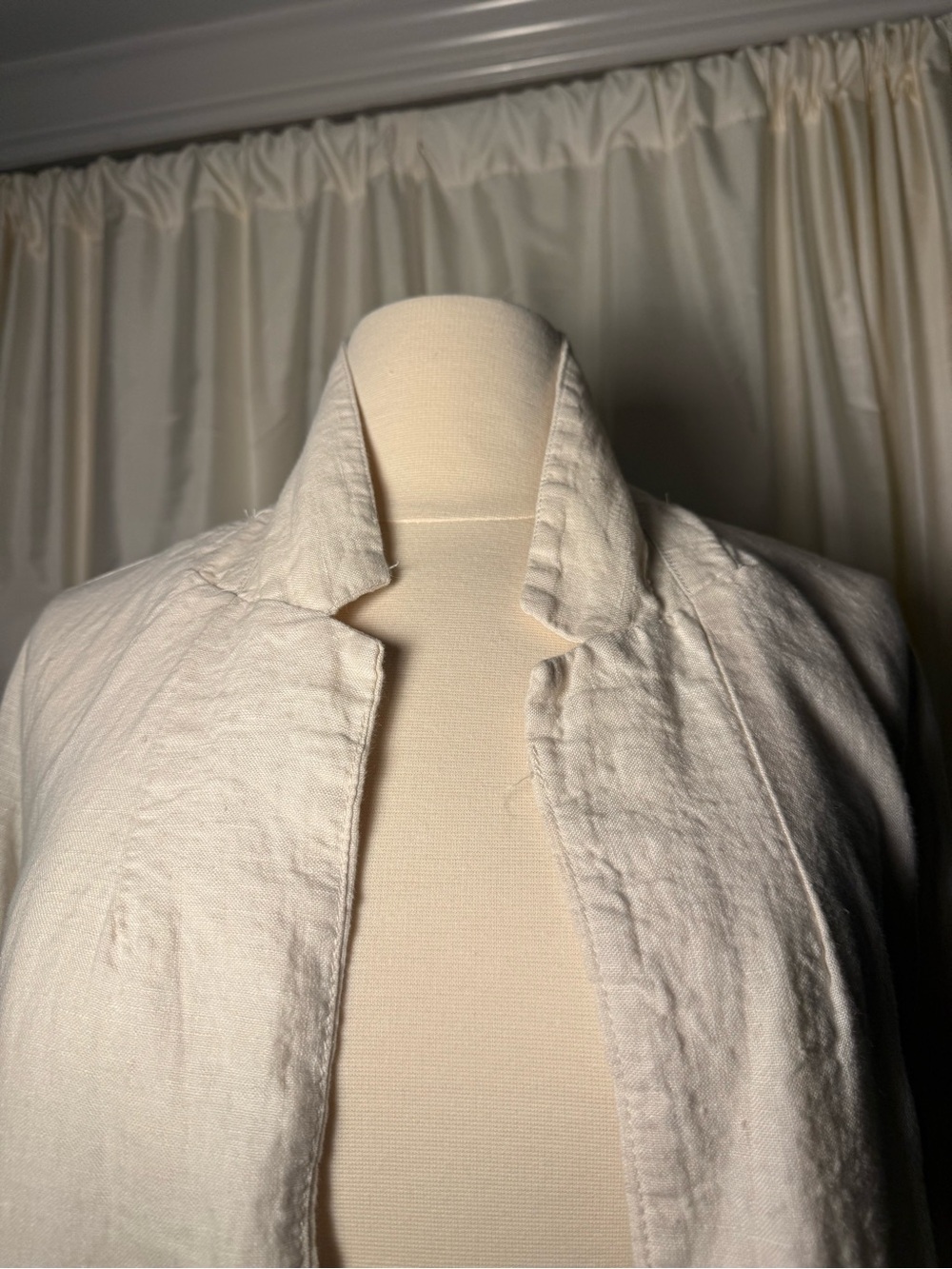 Women’s Lightweight Natural Linen Jacket with Mother of Pearl Buttons - Picture 6 of 11